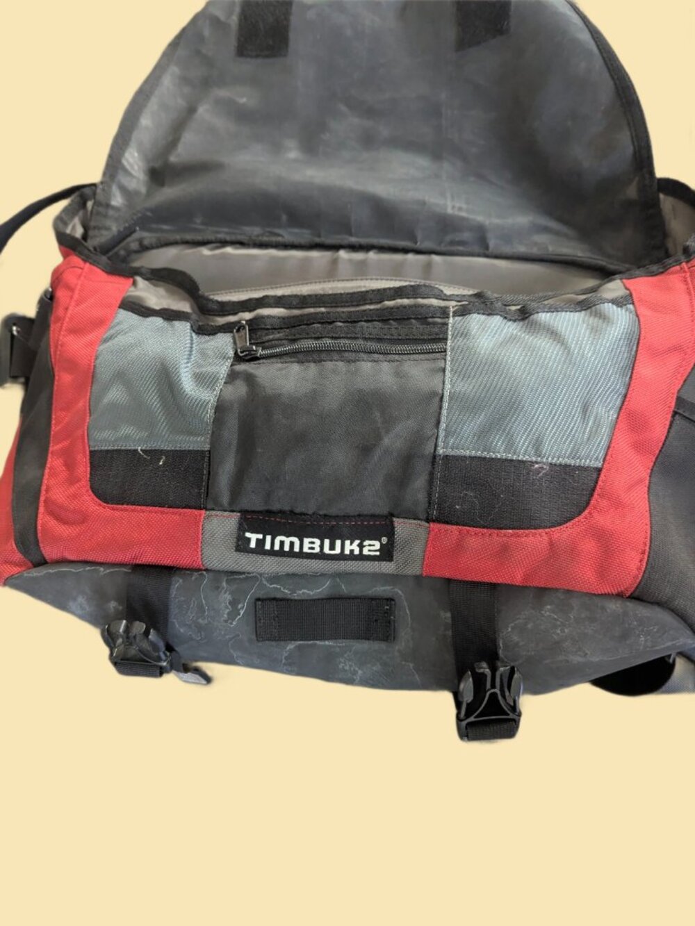 Timbuk2 Red & Gray Nylon Messenger Bag with detachable Shoulder Strap - Picture 10 of 14